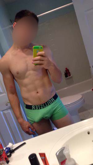 Aktiver Kerl mit großem Schwanz sucht Gay Sauna in Erding