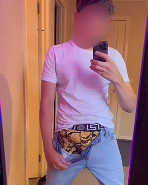 Gay Nerd mit Achselfetisch in Gehrden – riechst du gern mit?