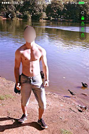 Kerl im Anzug sucht FKK-Strand
